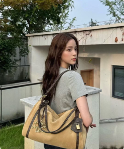 【旅も日常もこの新時代のラグジュアリーバッグと】ルイヴィトン★スエードレザー 男女兼用 ショルダーバッグ 2510XGJ-M26358